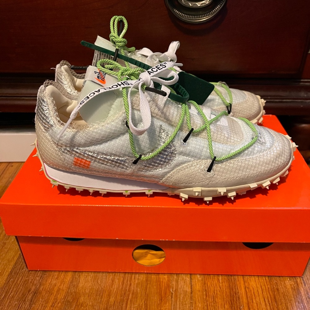 Nike Cream/White Running Sneakers with Neon Green Laces - Picture 3 of 6